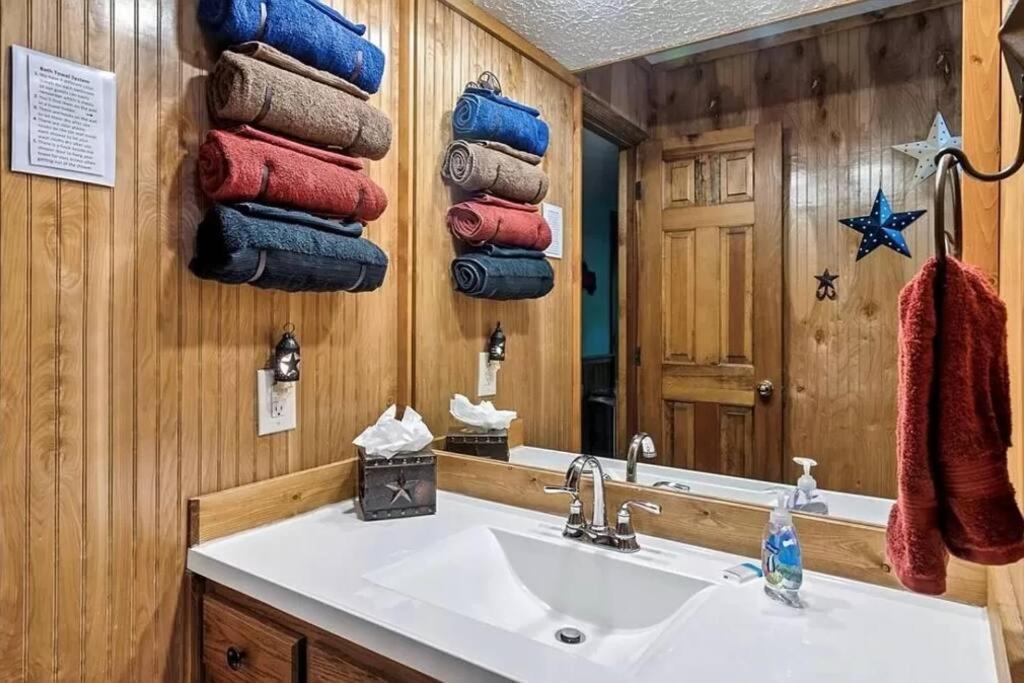 鸽子谷Beary Peaceful Smokies Retreat: Hot-Tub & Pools别墅 外观 照片